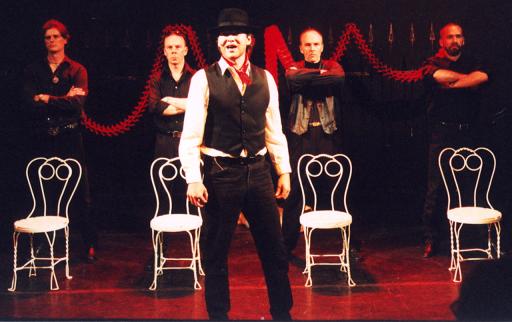 En bild p&aring; den utm&auml;rkte s&aring;ngaren Jan-Ove S&ouml;nnerbo med en kvartett i bakgrunden. Foto: Ridde Johansson